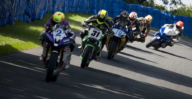 Chasing Lougher Superbike, Cock 'o' the North Chasing Ian Lougher with the pack hot on my heels